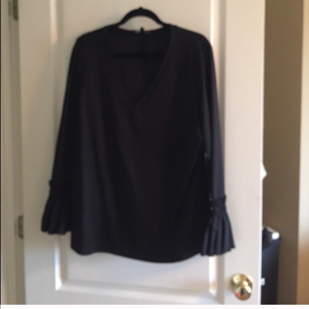 CLOSING CLOSET SO FEEL FREE TO MAKE A OFFER!